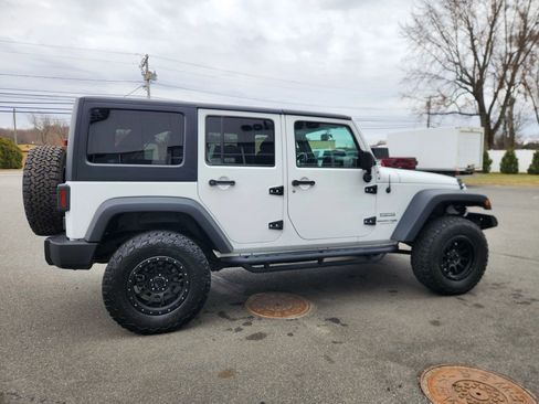 Used 2018 Jeep Wrangler Unlimited Sport S image 17