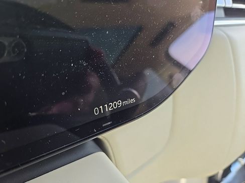 Used 2023 Land Rover Range Rover SE image 13