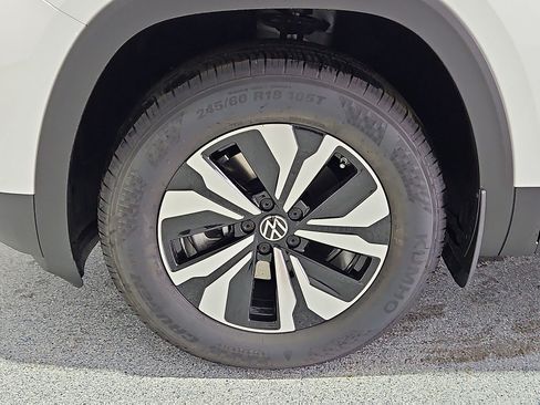 New 2026 Volkswagen Atlas SE FWD image 12