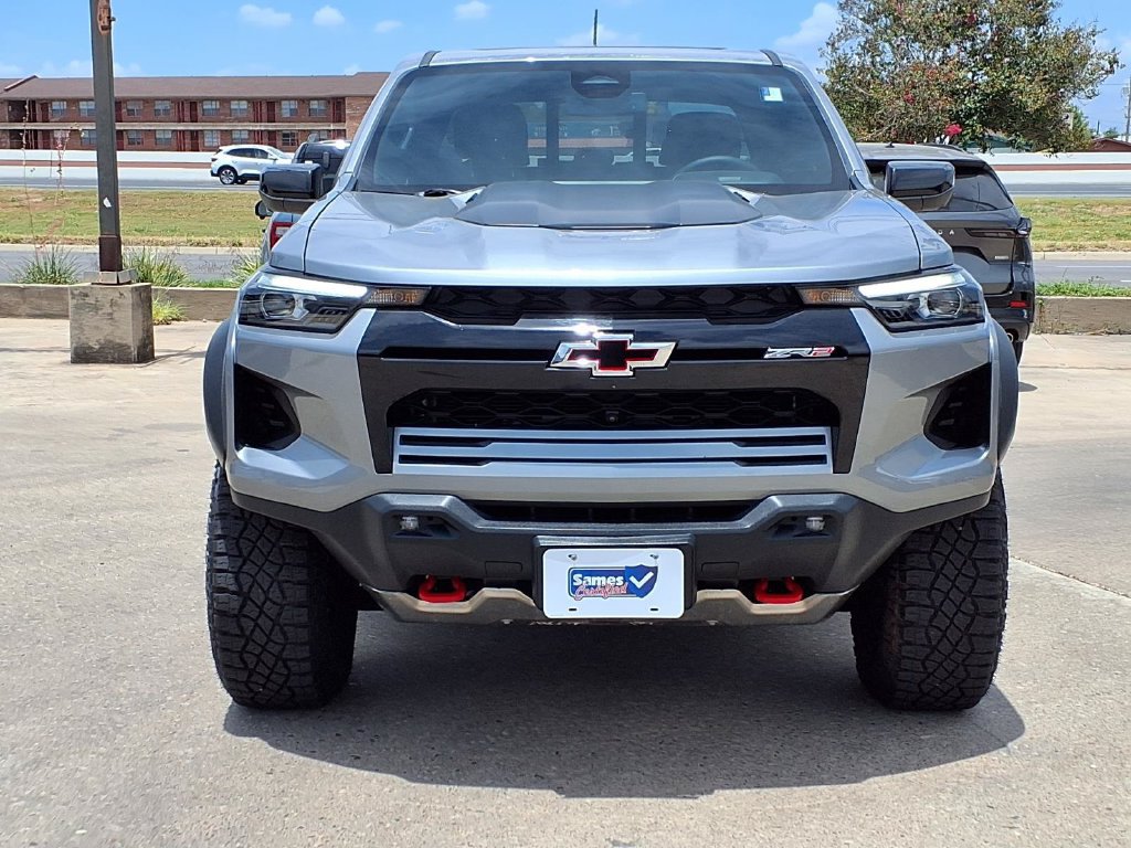 Used 2025 Chevrolet Colorado ZR2 w/ Technology Package AWD/4WD image 3
