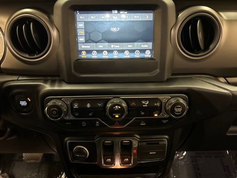 Used 2022 Jeep Wrangler Sport AWD/4WD image 20