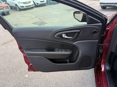 Used 2016 Chrysler 200 S w/ Comfort Group FWD image 17