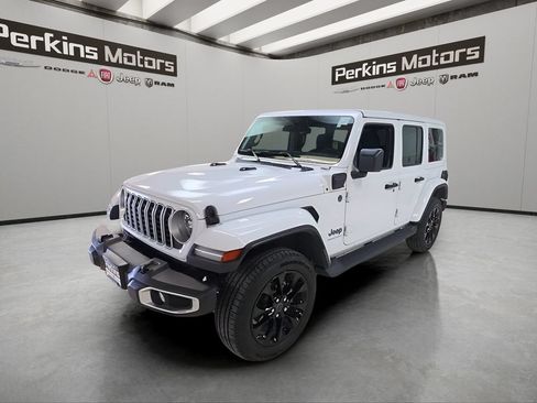 Used 2025 Jeep Wrangler Unlimited Sahara AWD/4WD image 1