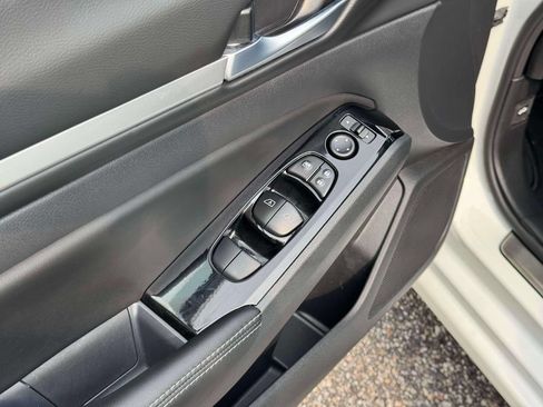 Used 2025 Nissan Altima 2.5 SL FWD image 17