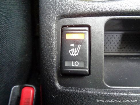 Used 2017 Nissan Rogue SV w/ SV Premium Package image 12