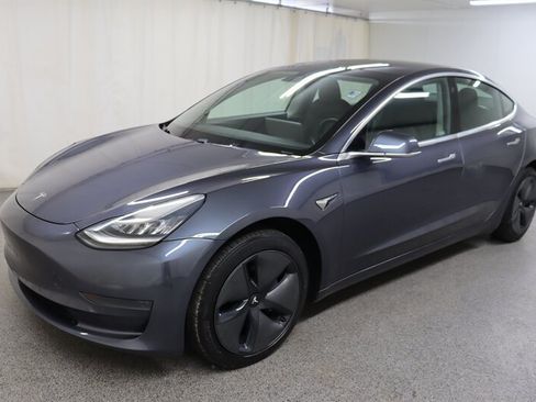 Used 2020 Tesla Model 3 Standard Range RWD image 3