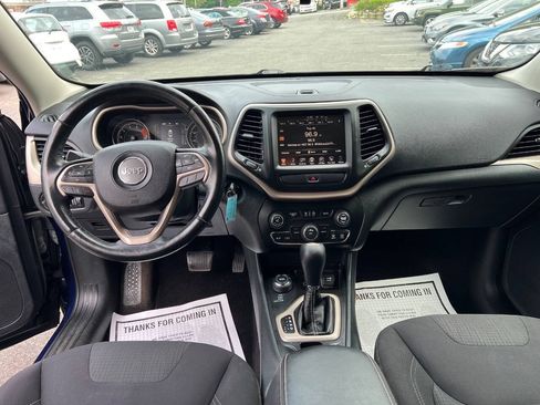 Used 2016 Jeep Cherokee Latitude w/ Cold Weather Group AWD/4WD image 25