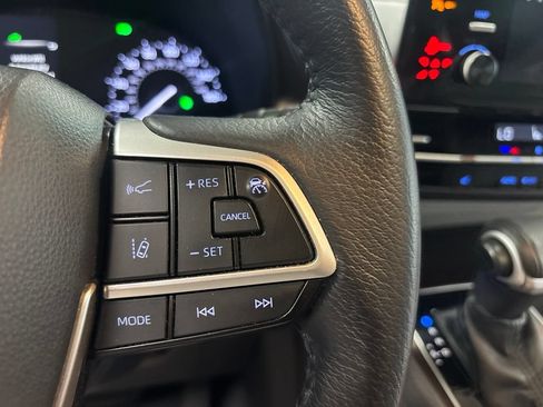 Used 2021 Toyota Sienna XLE FWD image 20