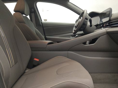 Used 2025 Hyundai Elantra SEL FWD image 21
