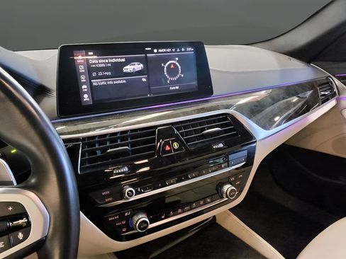 Used 2020 BMW 540i w/ M Sport Package image 19