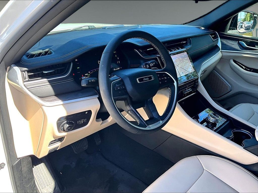 Used 2024 Jeep Grand Cherokee Limited 4xe AWD/4WD image 8