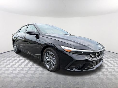 Used 2026 Hyundai Elantra Hybrid FWD image 3