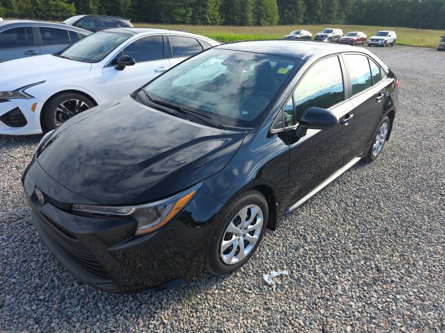 Used 2025 Toyota Corolla LE FWD image 3