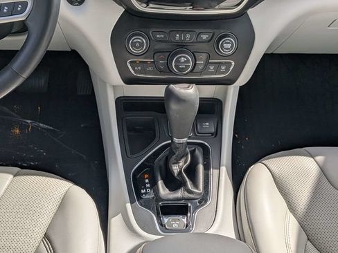 Used 2019 Jeep Cherokee Limited w/ Technology Group FWD image 20