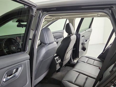 Used 2024 Nissan Rogue SV w/ SV Premium Package FWD image 17