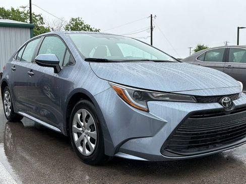 Used 2023 Toyota Corolla LE image 3