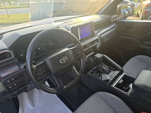 Used 2024 Toyota Tacoma SR5 AWD/4WD image 13