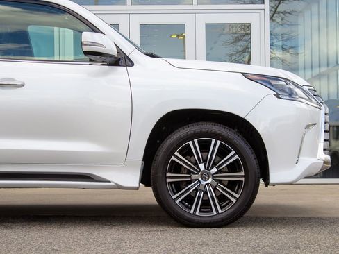 Used 2021 Lexus LX 570 4WD w/ Luxury Package image 5