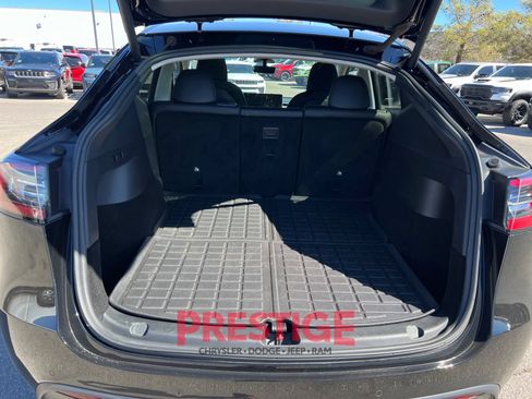 Used 2022 Tesla Model Y Long Range AWD/4WD image 16