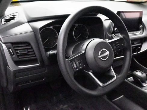 Used 2024 Nissan Rogue S image 14