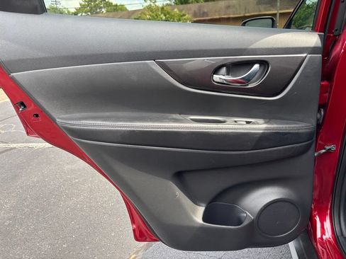 Used 2018 Nissan Rogue SV AWD/4WD image 20