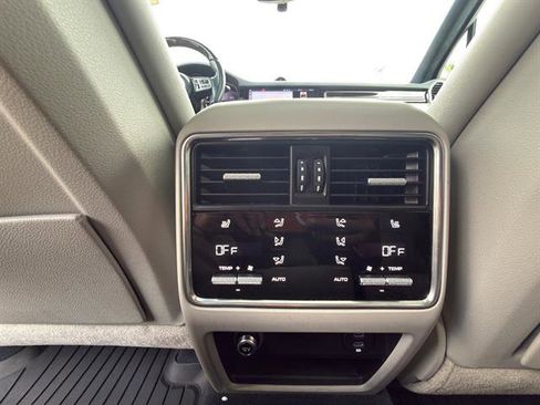 Used 2021 Porsche Cayenne Turbo image 10