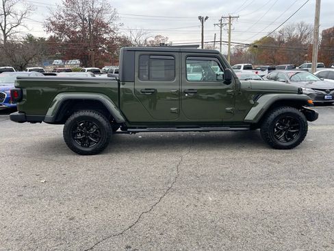 Used 2023 Jeep Gladiator Sport image 7