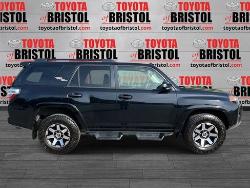 Used 2022 Toyota 4Runner TRD Off-Road AWD/4WD image 2