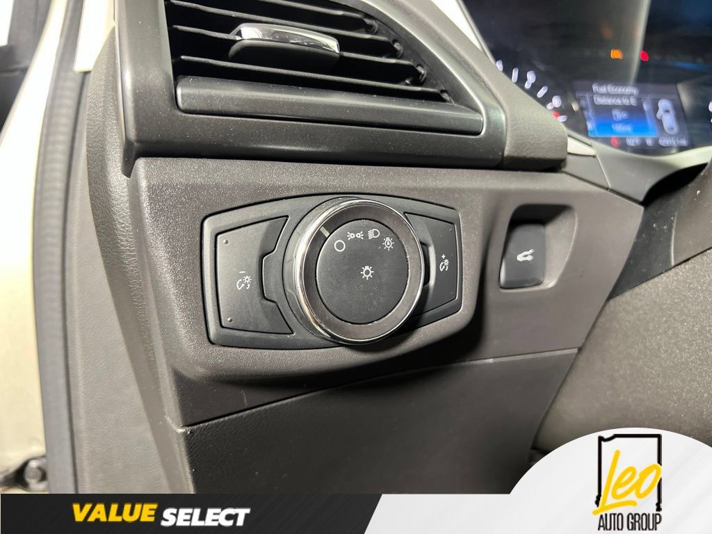 Used 2015 Ford Fusion SE FWD image 22