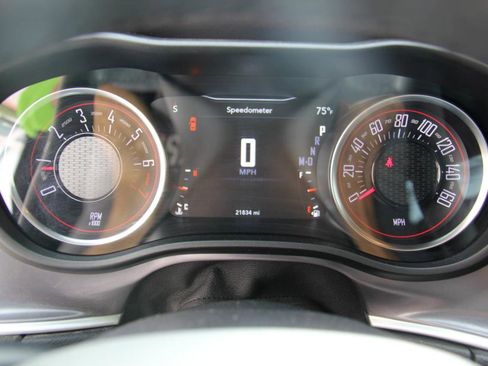 Used 2019 Dodge Challenger SXT image 10