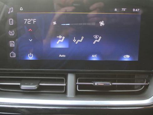 Used 2024 Chevrolet Trax RS image 39