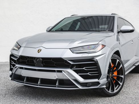 Used 2020 Lamborghini Urus AWD/4WD image 10