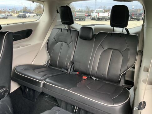 Used 2021 Chrysler Pacifica Limited w/ Premium & Safety Sphere Group image 69