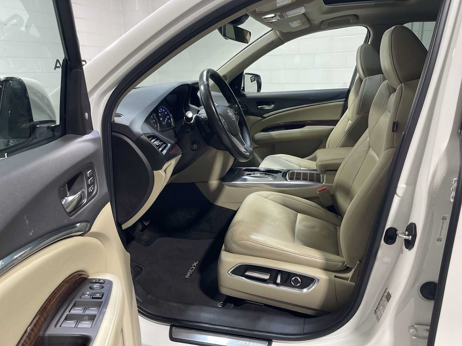 Used 2019 Acura MDX SH-AWD image 2