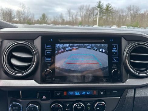 Used 2016 Toyota Tacoma TRD Off-Road w/ Premium & Technology Package image 32