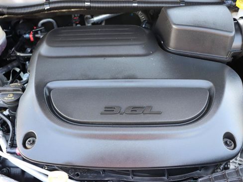 Used 2024 Chrysler Pacifica Touring-L FWD image 57
