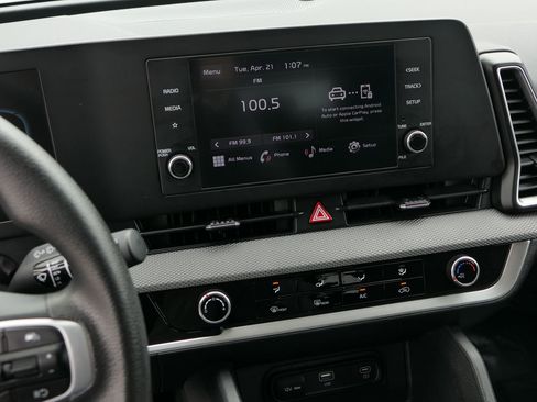 Used 2025 Kia Sportage LX FWD image 18