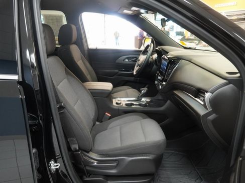 Used 2023 Chevrolet Traverse LT image 29