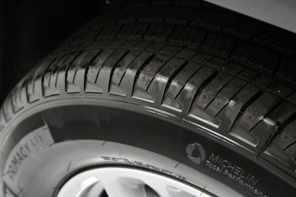 Used 2024 Jeep Grand Cherokee L Laredo AWD/4WD image 19