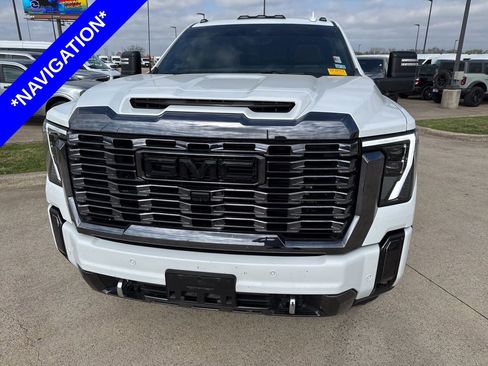 Used 2024 GMC Sierra 2500 Denali Ultimate image 2