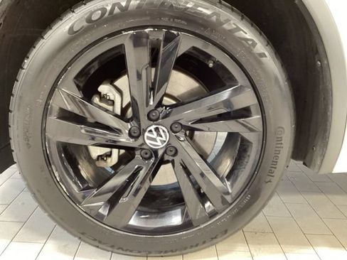 Certified 2024 Volkswagen Tiguan SE R-Line AWD/4WD image 23