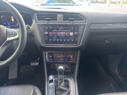 Used 2022 Volkswagen Tiguan SE image 11