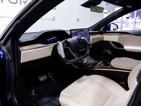 Used 2023 Tesla Model S Standard Range image 3