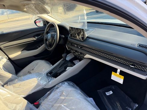 New 2025 Honda Accord SE image 28