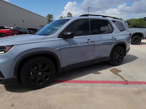Used 2025 Honda Pilot Black Edition image 4