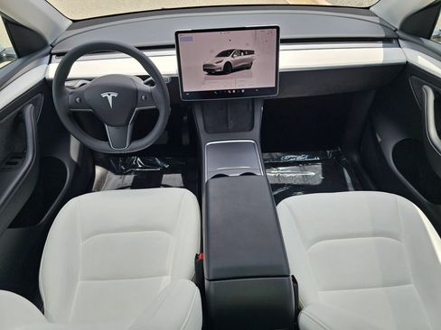 Used 2023 Tesla Model Y Long Range AWD/4WD image 17