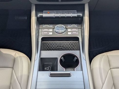 Used 2025 Lincoln Nautilus Premier AWD/4WD image 16