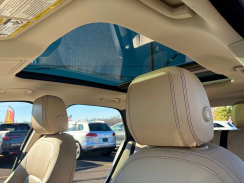 Used 2017 Jaguar F-PACE Prestige image 15