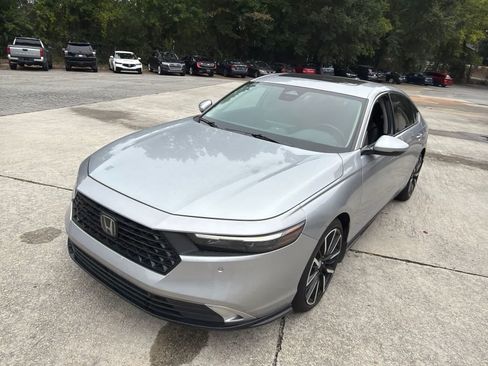Used 2024 Honda Accord Touring image 3