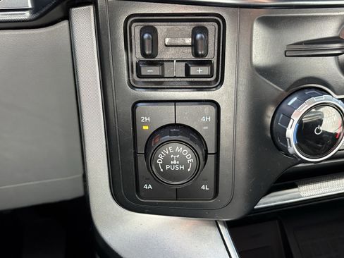 Used 2022 Ford F150 Limited image 10